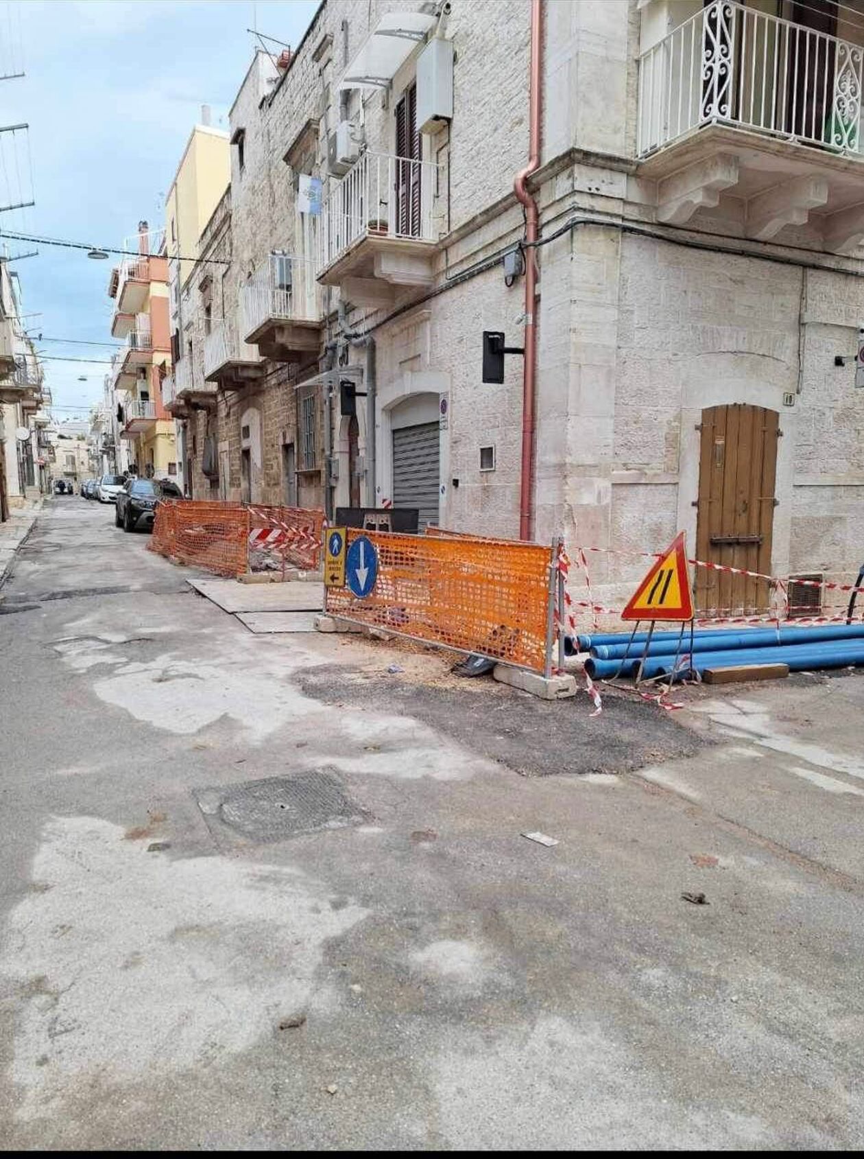 Via Manzoni in completo stato di abbandono: la denuncia da parte dei residenti