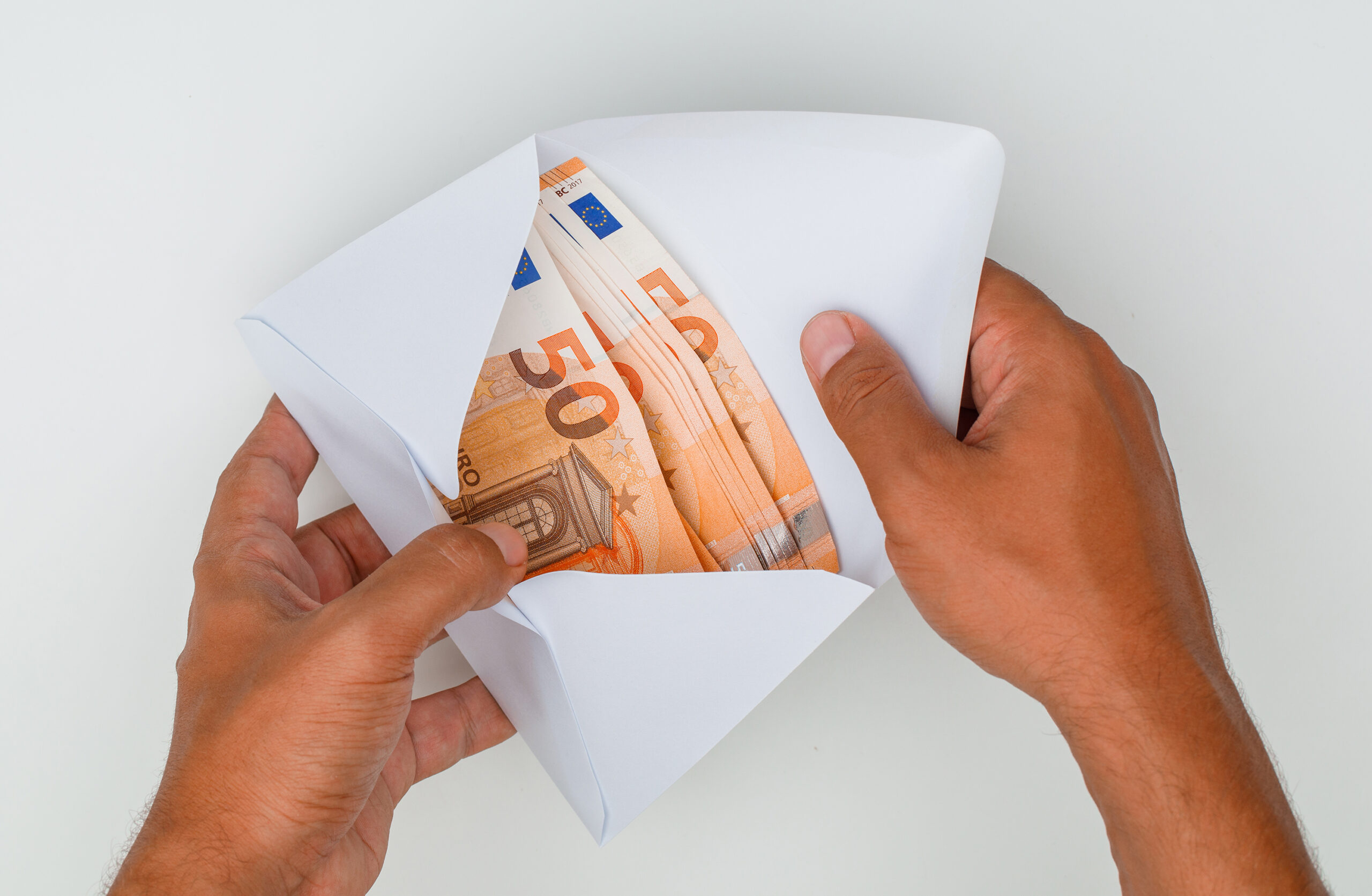 Salari bassi, il 42% dei lavoratori dei settori privati in Puglia vive con meno di 10mila euro l’anno