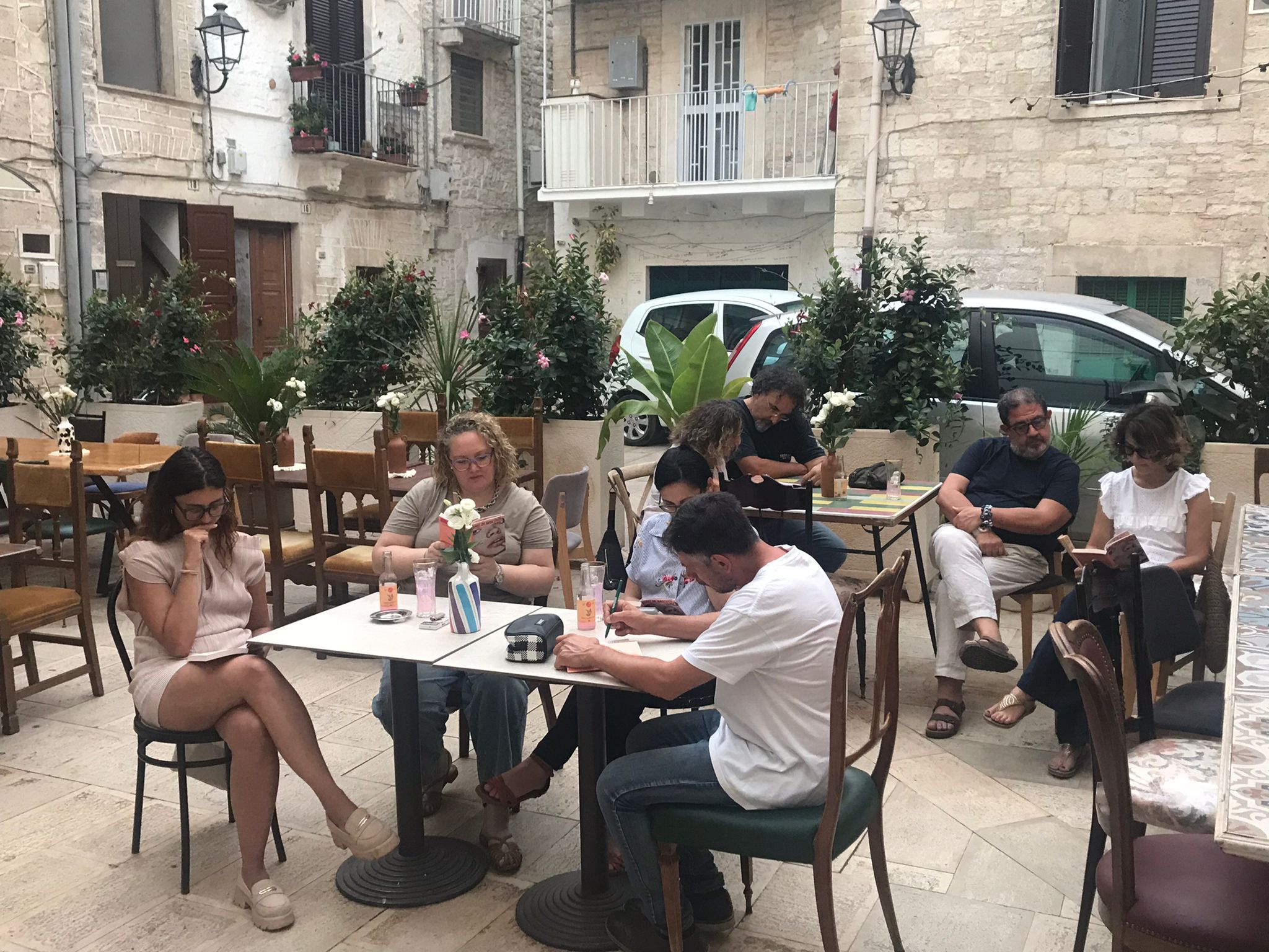 Letture silenziose in piazzetta: un modo per connettersi davvero