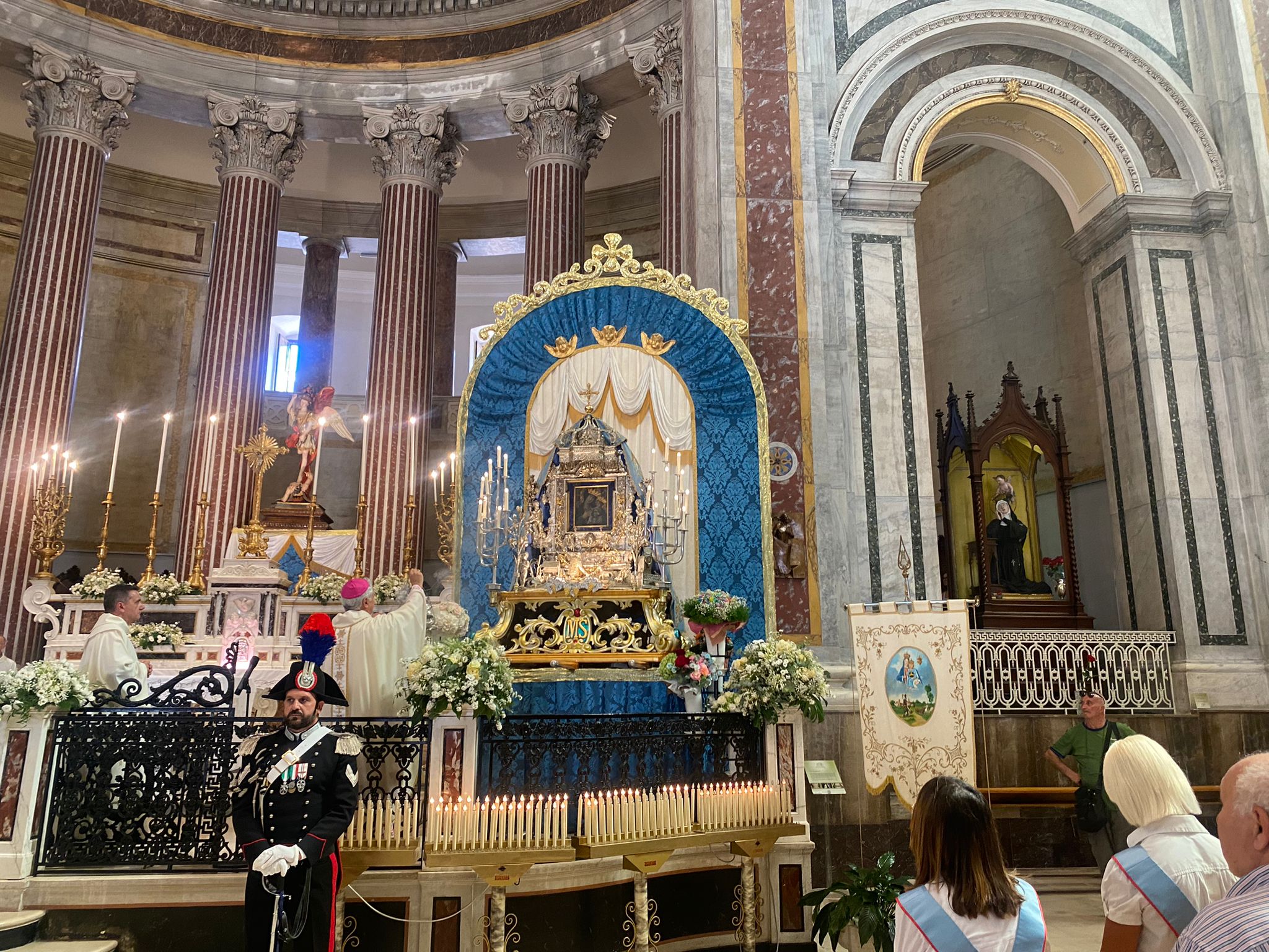 La Solenne Messa pontificale celebrata da S.E. Mons. Domenico Cornacchia
