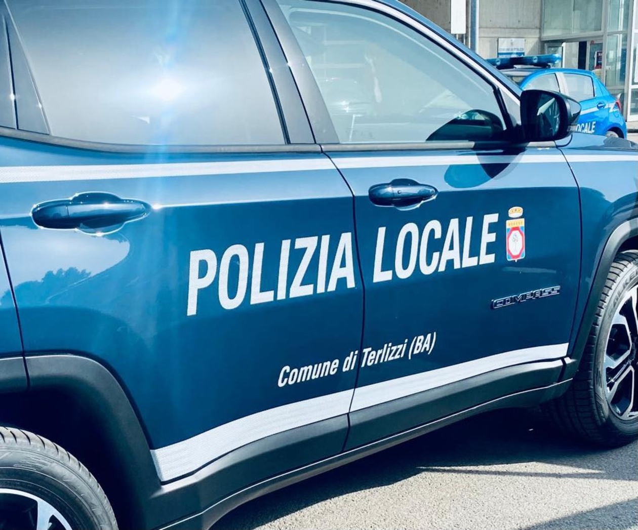 Auto con persone incappucciate avvistata in città: tentativi di intrusione nelle abitazioni