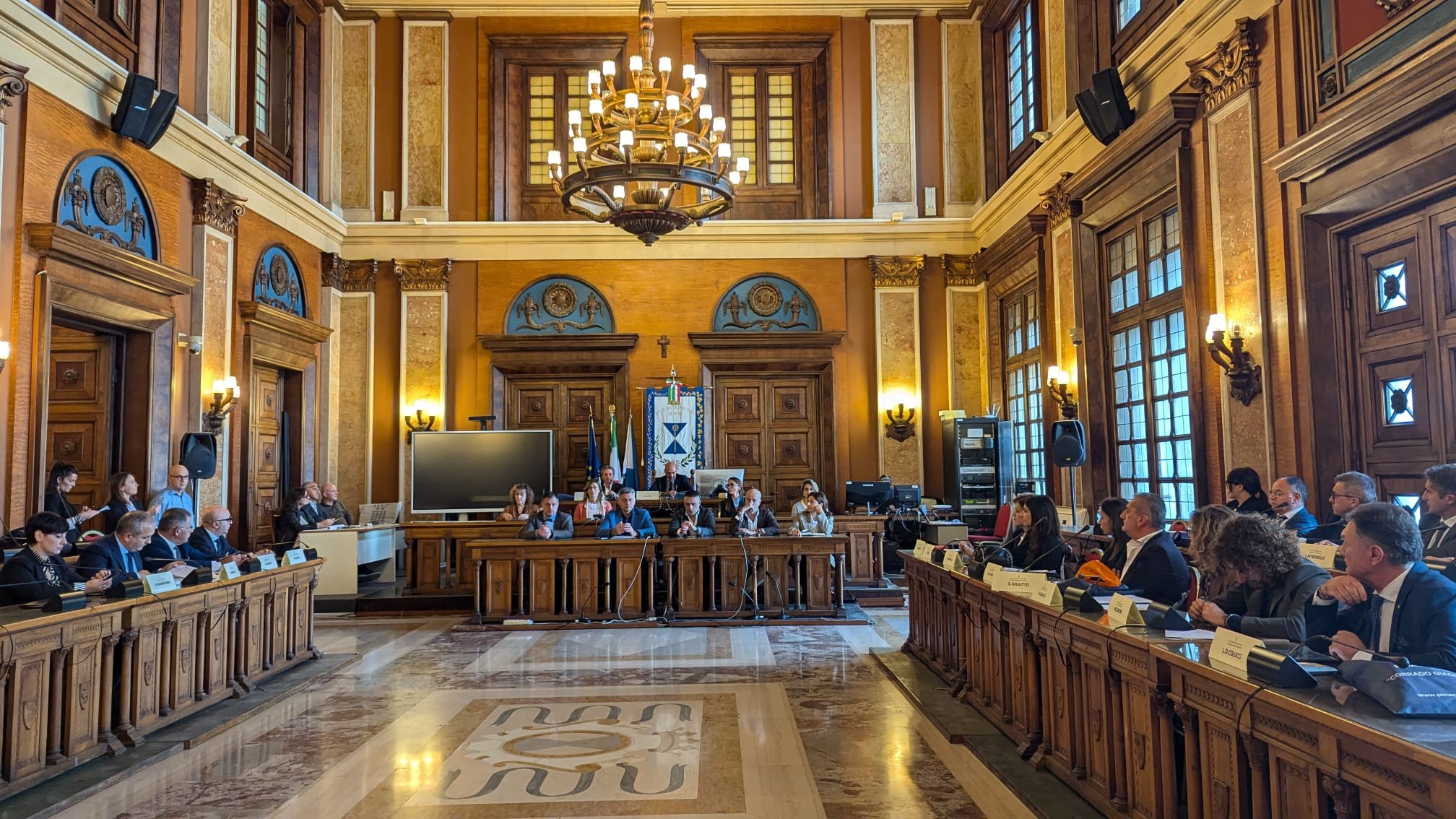 Insediato il nuovo consiglio metropolitano. Leccese: «Mettiamo da parte le logiche di campanile»