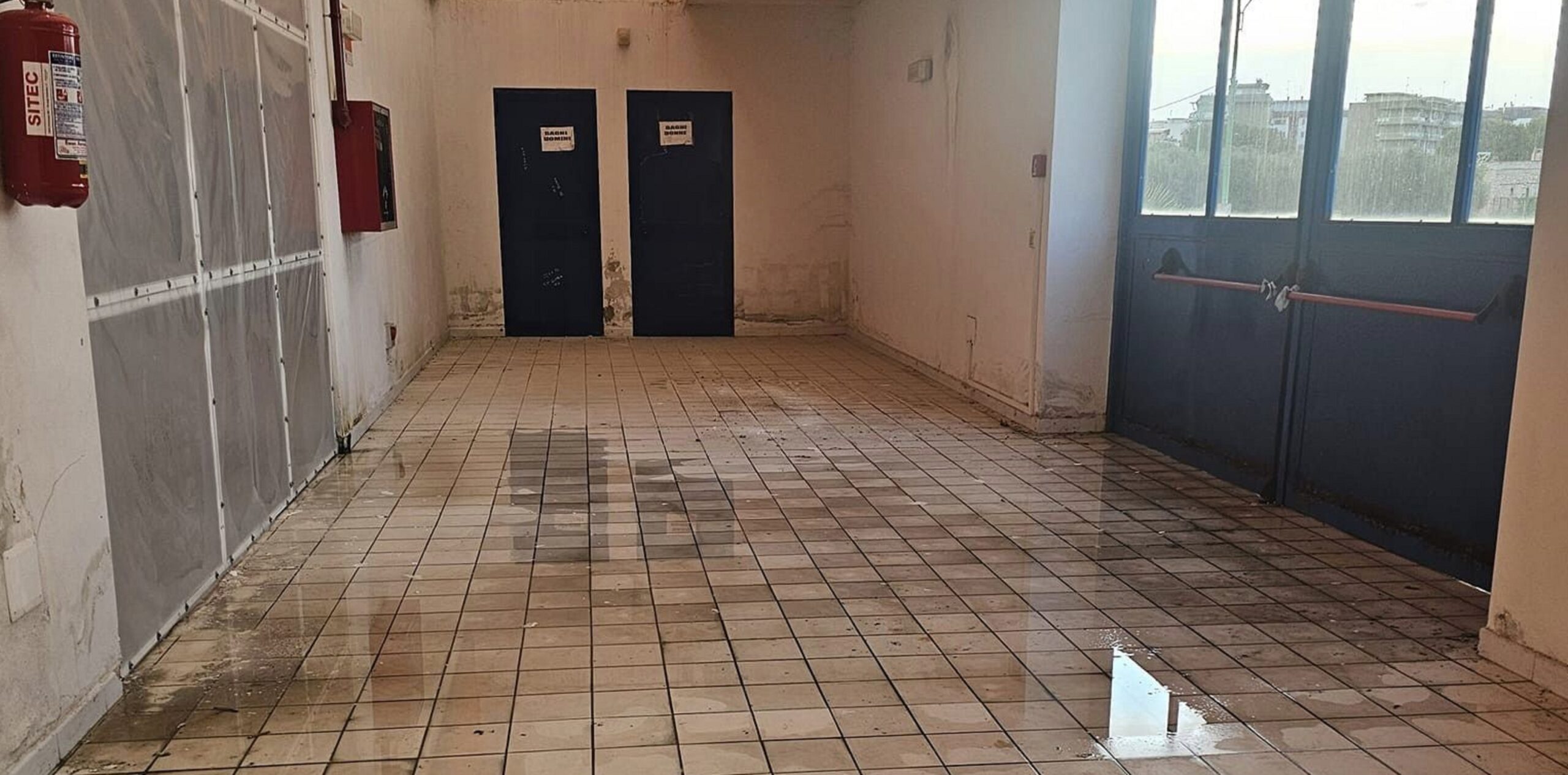 Fratelli d’Italia: «Migranti ospitati in un Palachicoli non agibile. Abbiamo scritto al Prefetto»