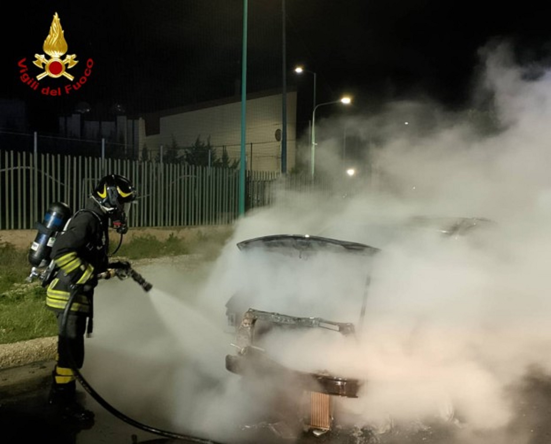 Auto in fiamme domenica notte a Terlizzi, paura su viale Federico II