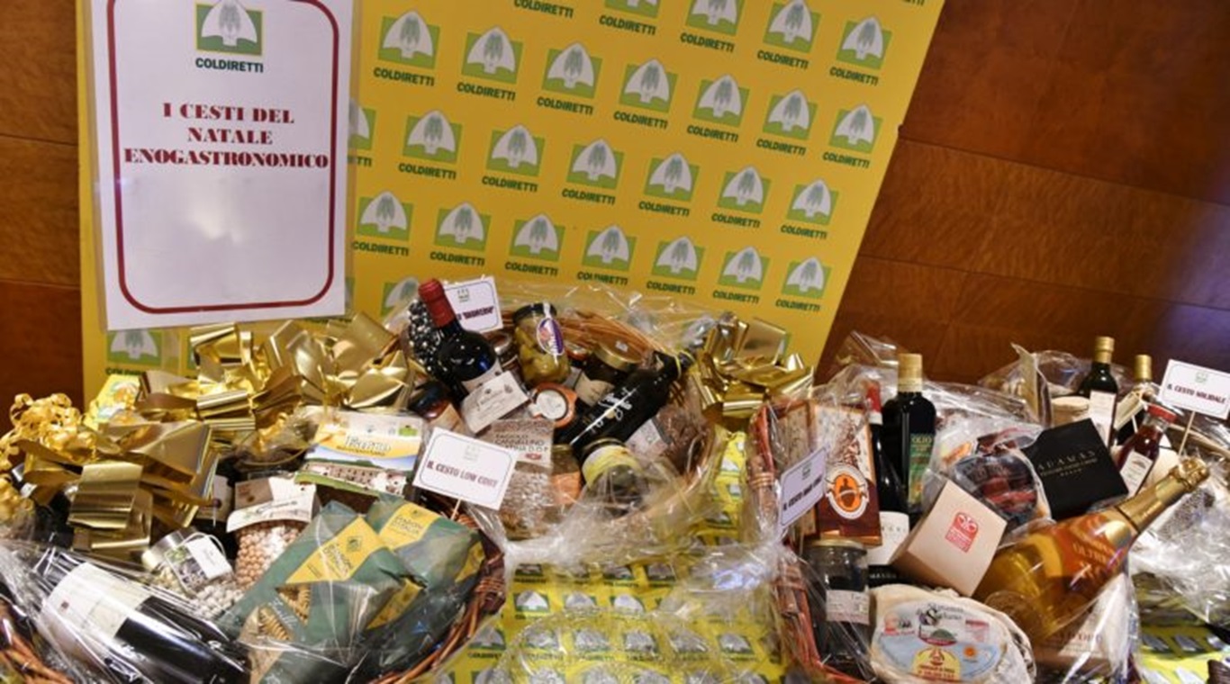 Regali natalizi, sotto l’albero i pugliesi preferiscono i cesti enogastronomici