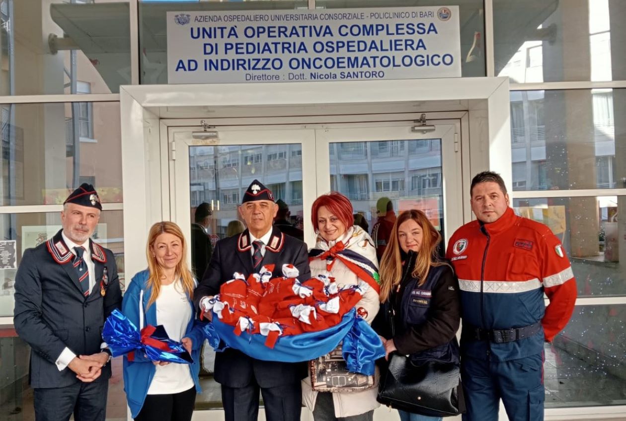 Dolci calze della Befana al reparto di Oncoematologia pediatrica del Policlinico di Bari