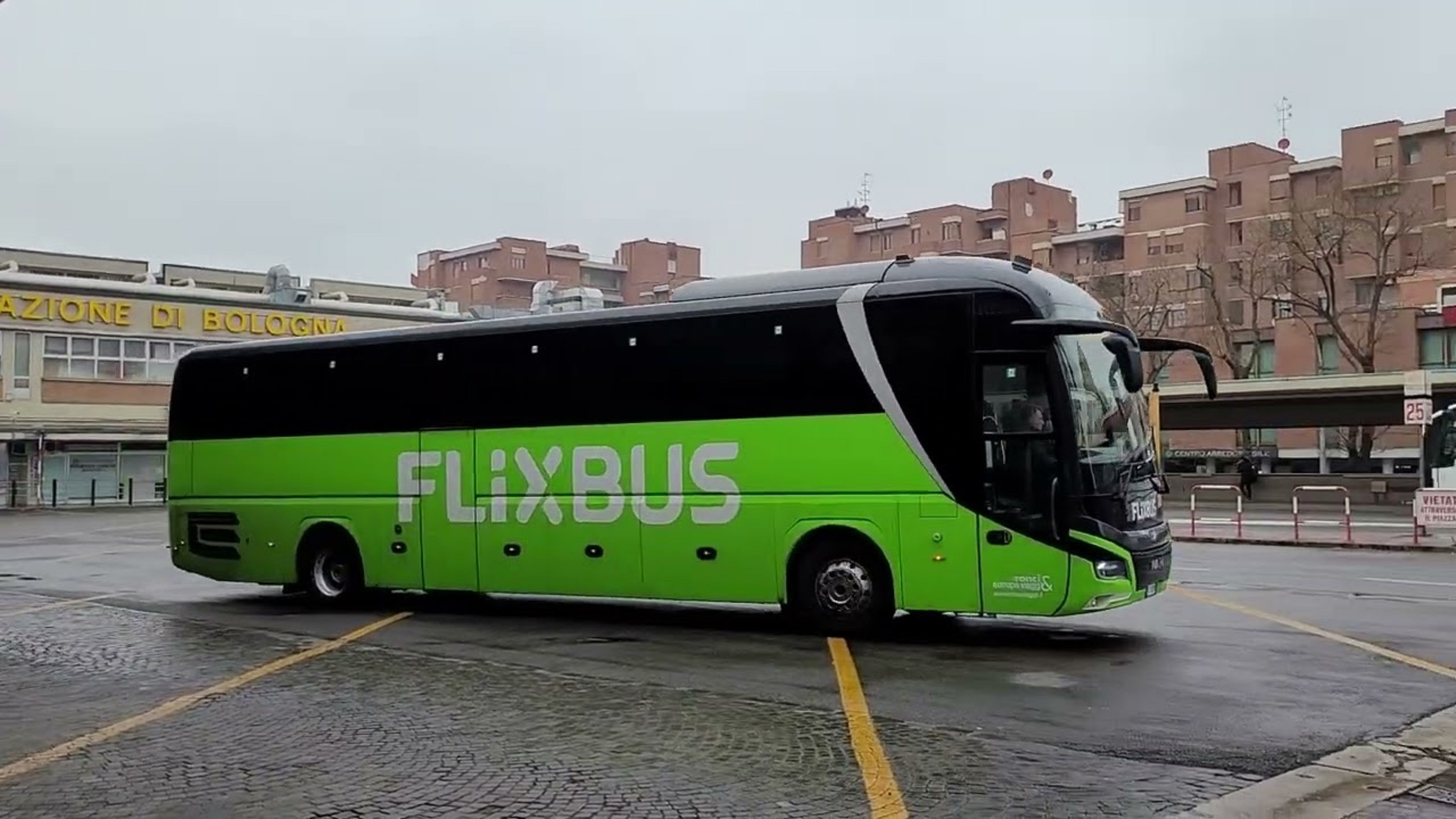 Studente terlizzese lasciato a terra da Flixbus: l’azienda sospende gli autisti