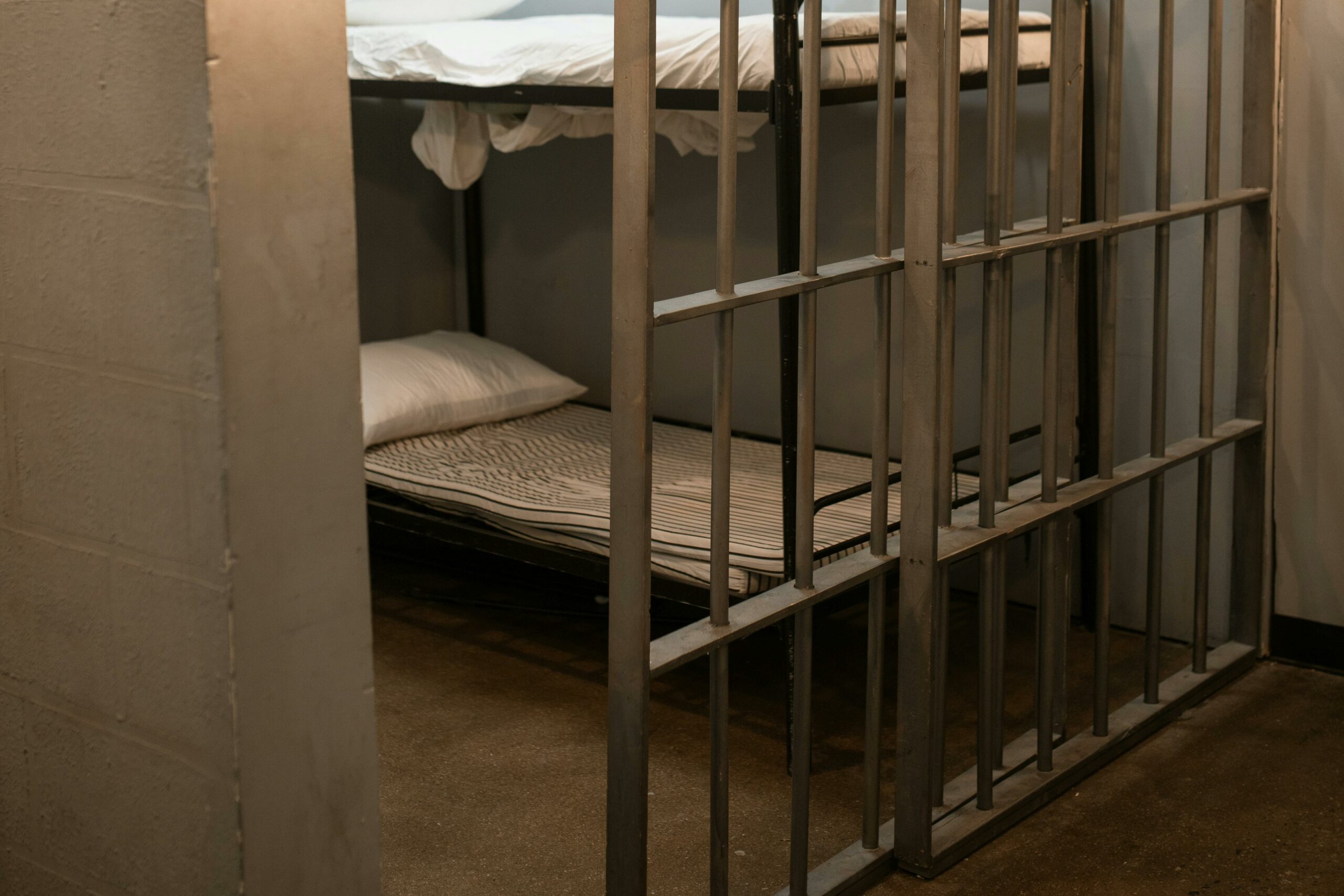 “Che significa entrare in carcere?”, lo spiega il sociologo Pietro Guastamacchia