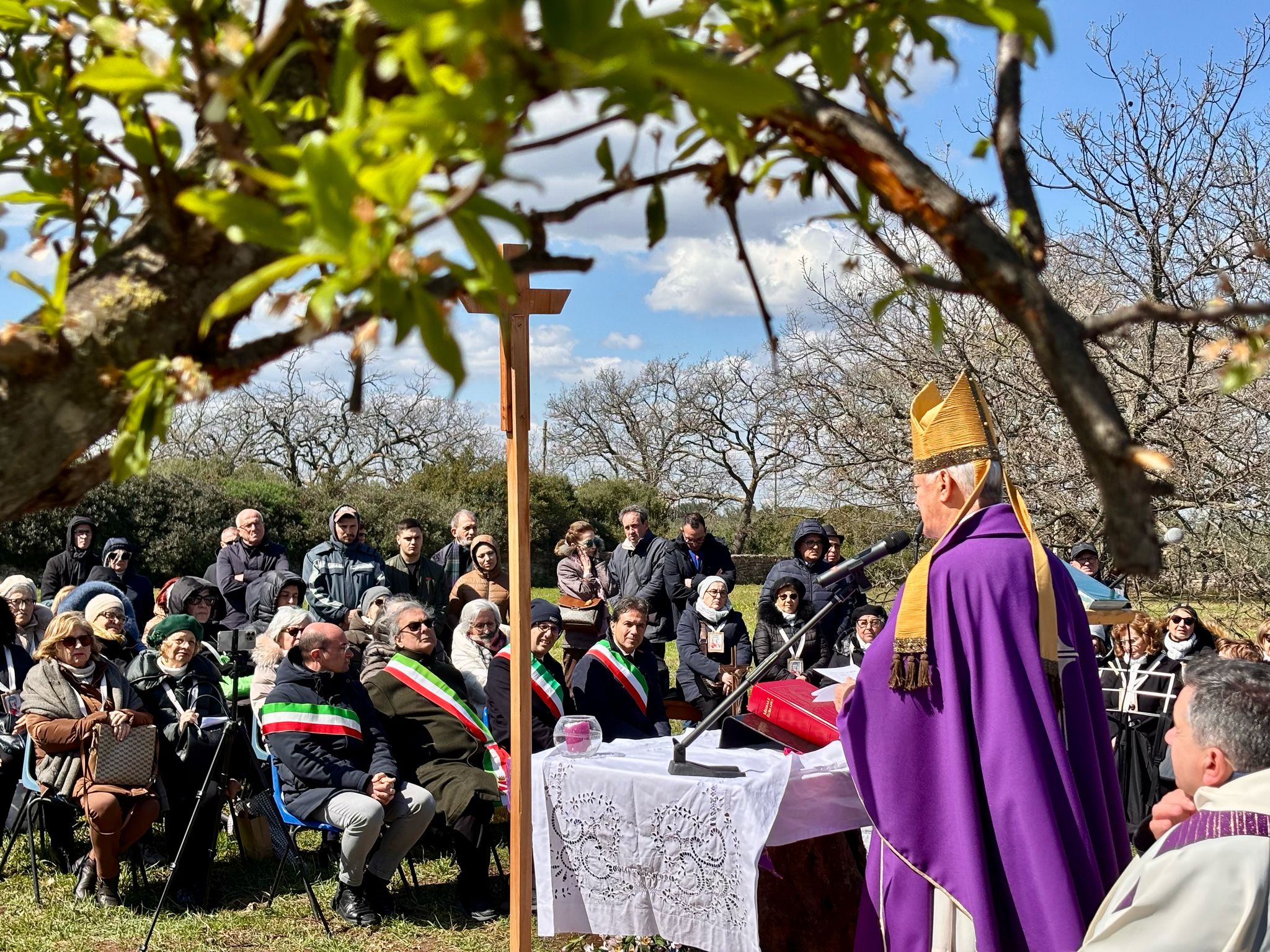 Novanta mandorli per i 90 anni di don Tonino Bello. Terlizzi presente alla cerimonia