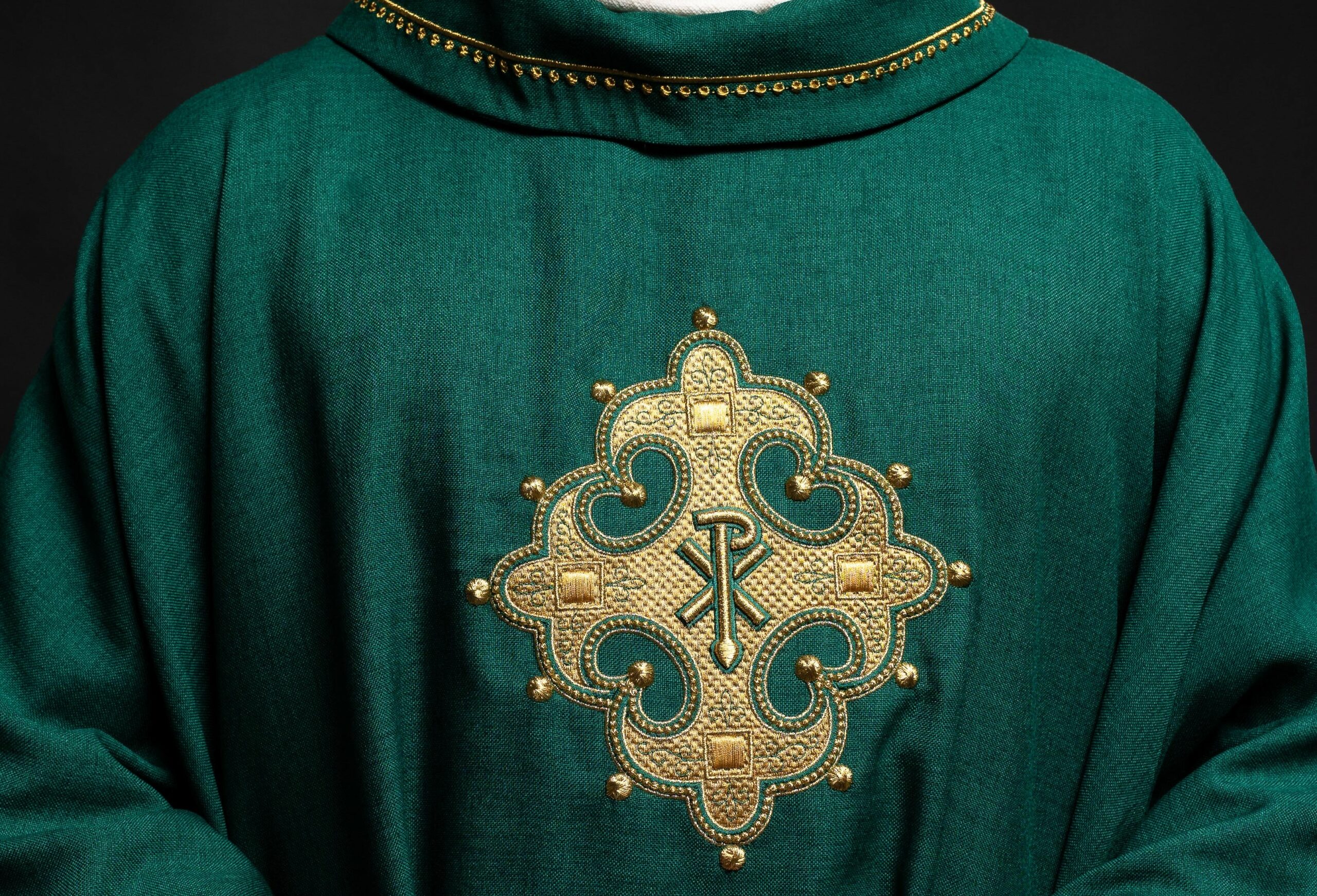 Simbolismo degli abiti liturgici nel periodo di Avvento