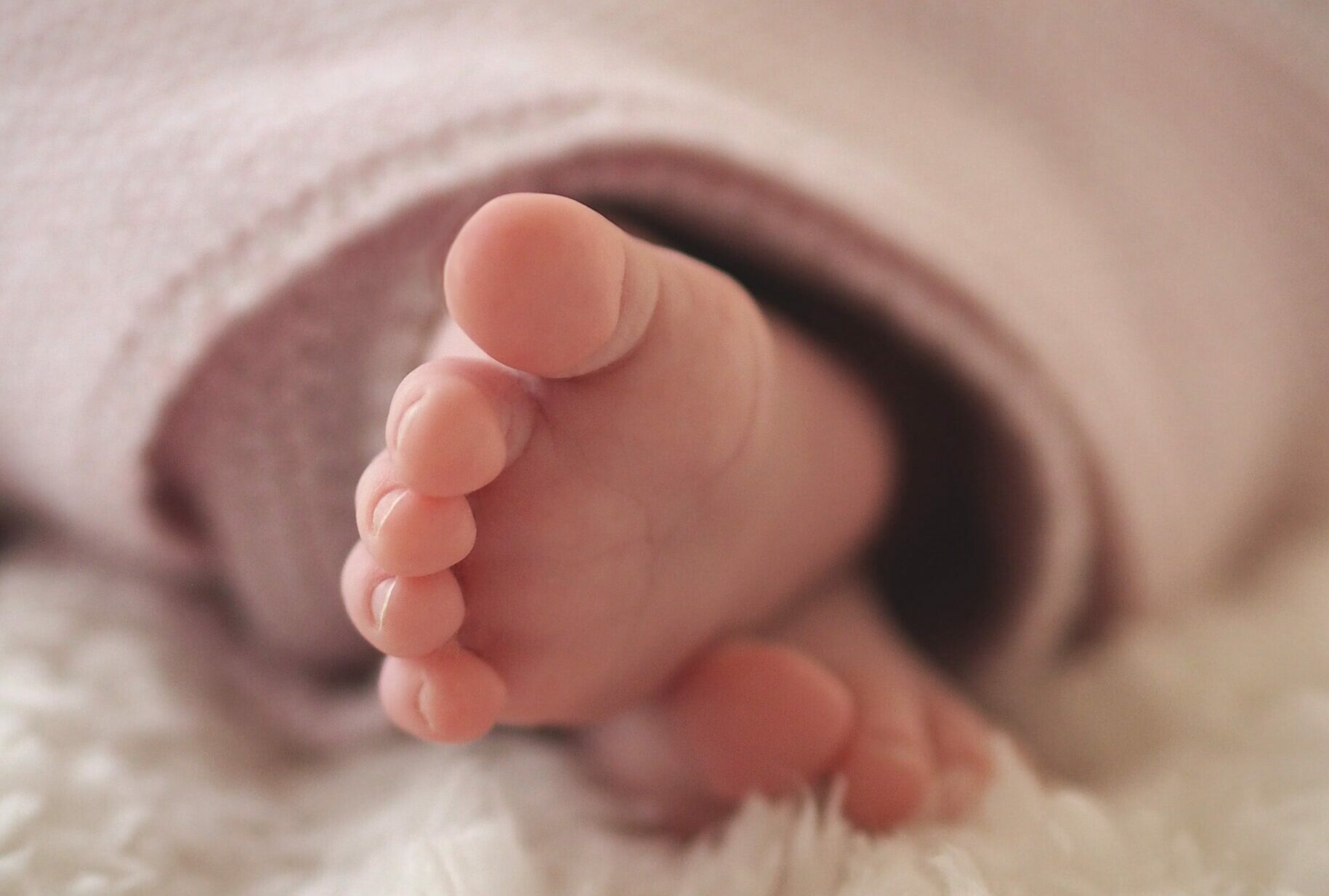 Partorire in anonimato, un percorso protetto e sicuro per tutelare il neonato e la mamma