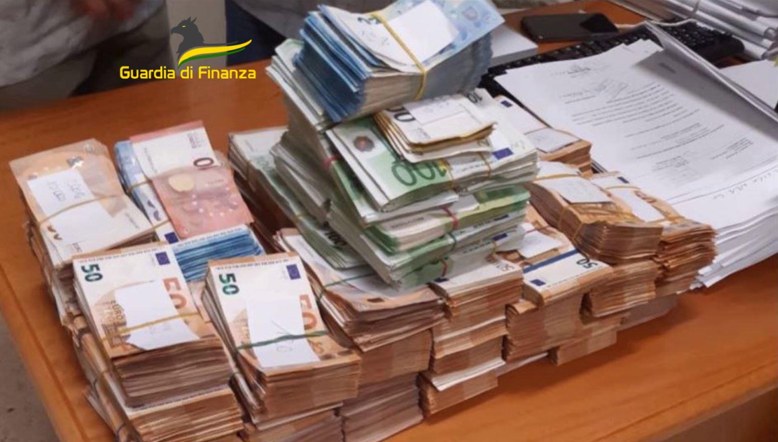 Usura e minacce, blitz della Guardia di Finanza. Quattro arresti