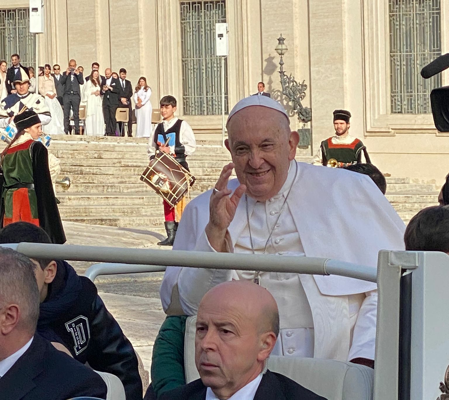 Lutto in Puglia nel giorno dei funerali di Papa Francesco