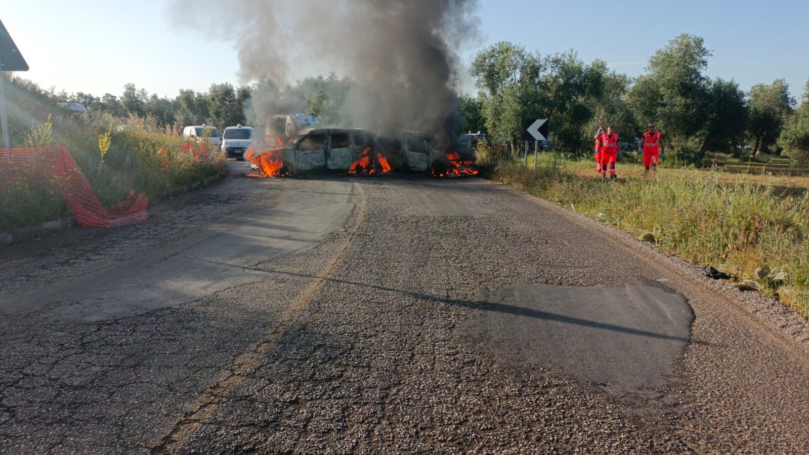 Assalto a un portavalori sulla SP231 tra Bitonto e Terlizzi: mezzi incendiati, traffico paralizzato