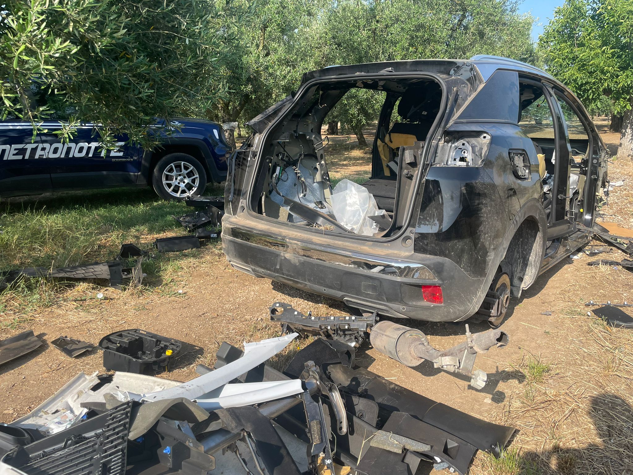 Auto cannibalizzata ritrovata nelle campagne di Terlizzi