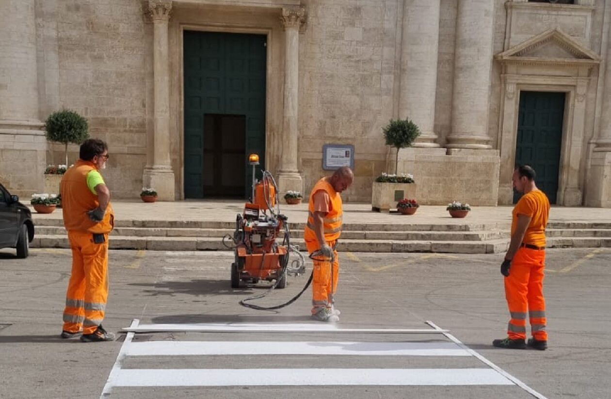 Tolleranza zero contro il “parcheggio selvaggio” di fronte alla Cattedrale
