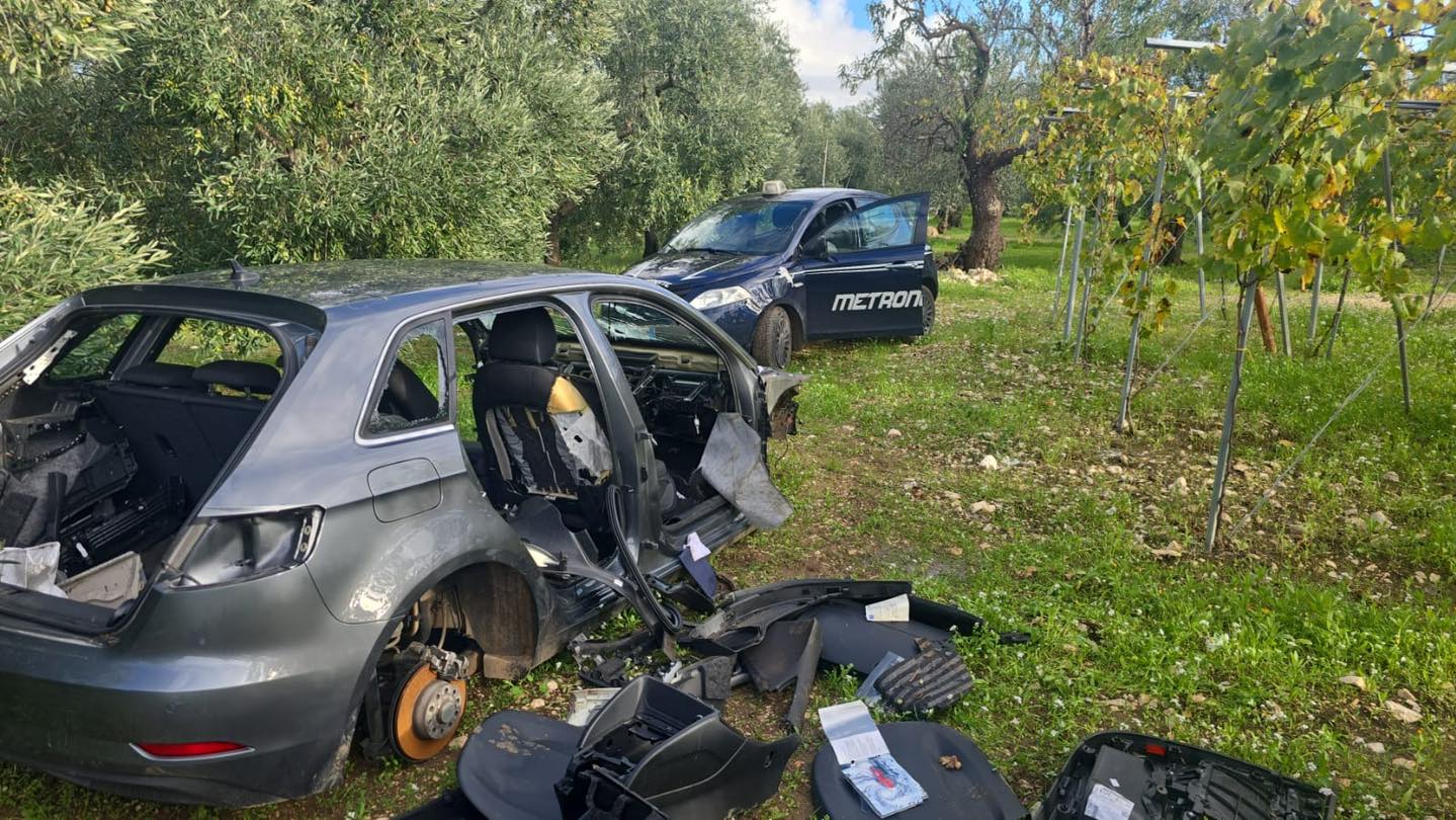 Auto rubata ritrovata nelle campagne di Terlizzi