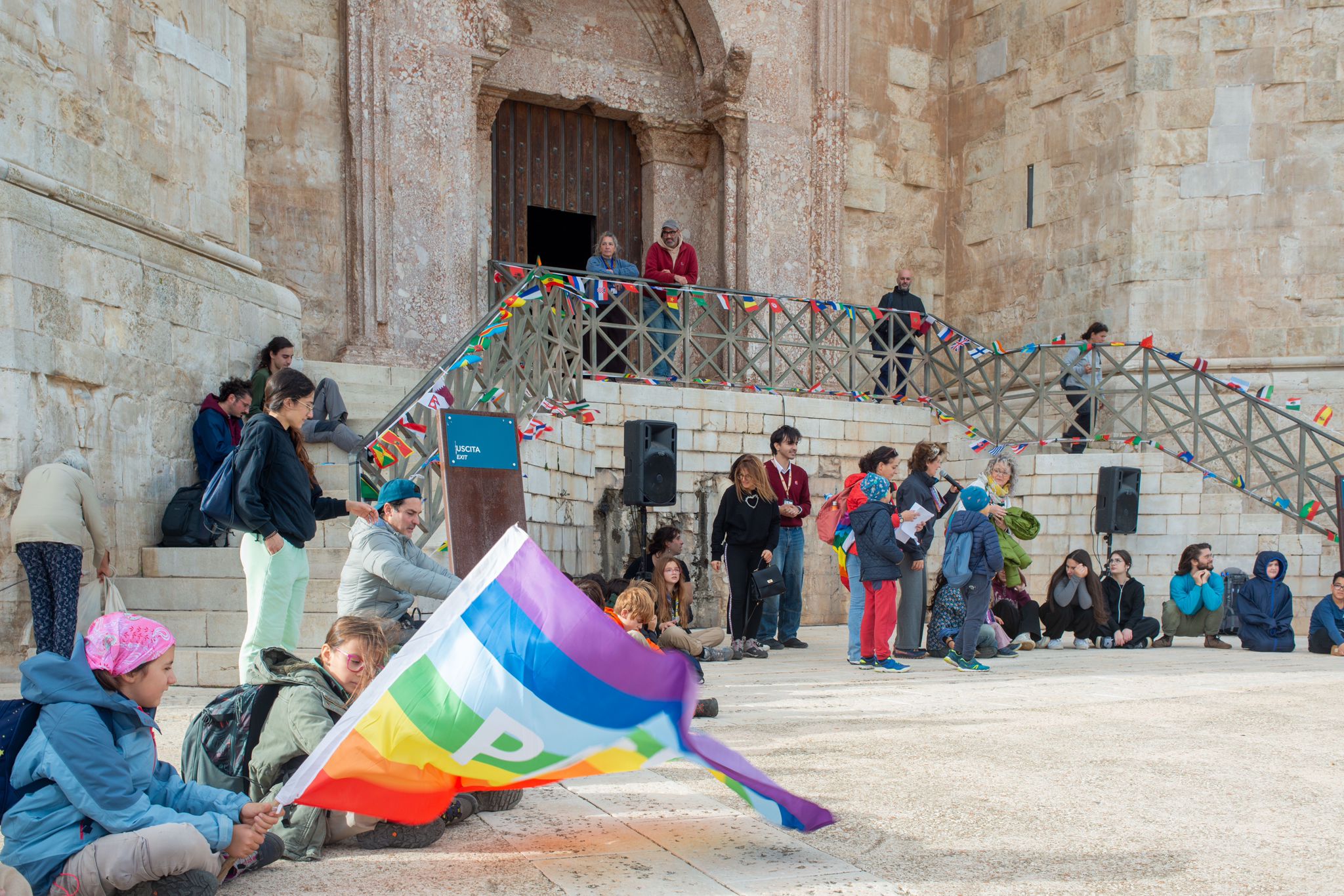 Un passo alla volta verso la pace: a Castel del Monte la “Piccola marcia” per i diritti dei bambini