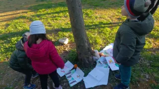 Al Parco Comunale i bambini imparano a prendersi cura degli alberi