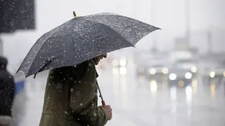 Maltempo, pioggia e vento non si placano: domani un’altra giornata da allerta arancione