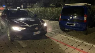Guardie giurate ritrovano mezzo rubato nel parcheggio di un supermercato