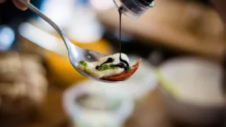 Visitare una batteria di botti: il cuore dell’aceto balsamico