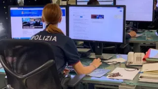 Sul display compare il numero della Questura, ma è una truffa: scatta l’allerta della Polizia