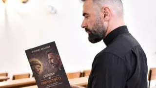 Don Cosimo Schena a Terlizzi con “L’Eresia di Francesco”