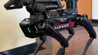 Ecco Saetta, il cane robot dei carabinieri