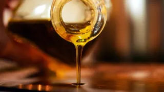 Olio italiano, la crisi soffoca la filiera: cisterne piene, prezzi in caduta e nuova campagna a rischio