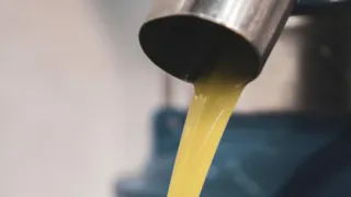 Olio, giacenze record in Puglia: +450% in un anno. Coldiretti: «Più controlli e trasparenza»